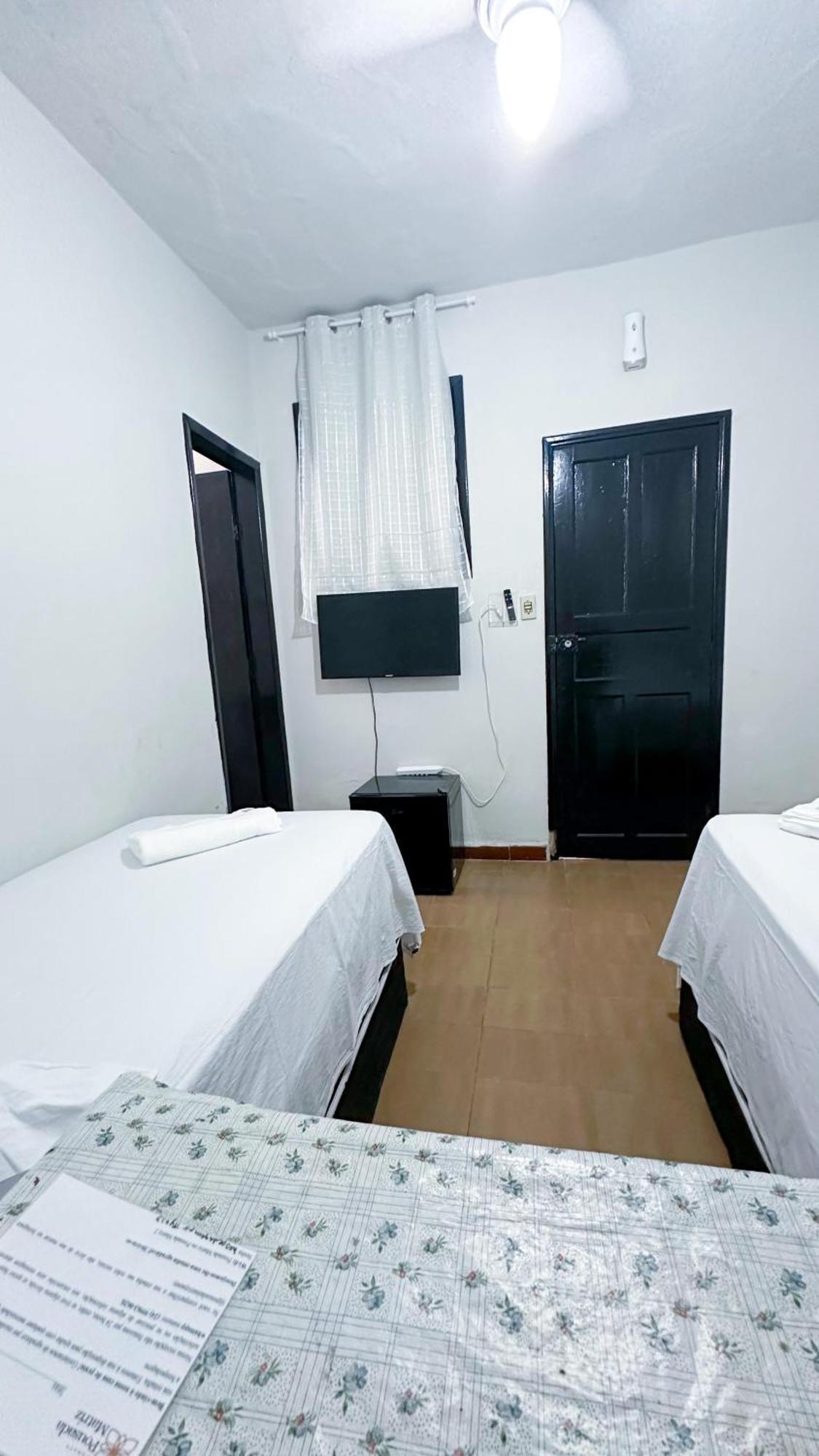Quarto com 2 Camas de Solteiro